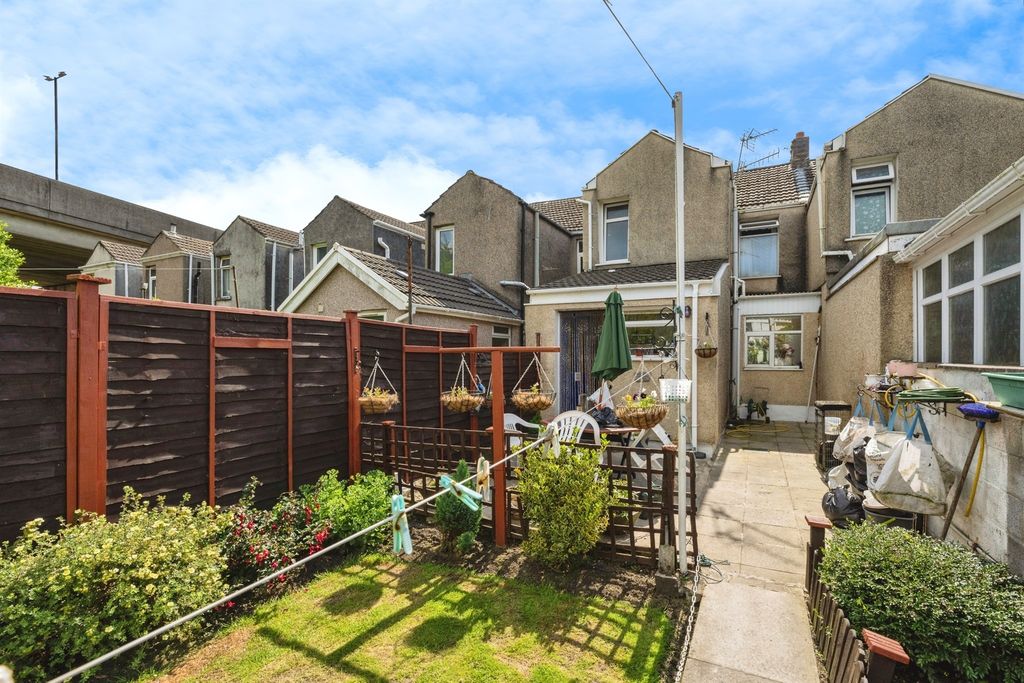 Property photo 2 of 16