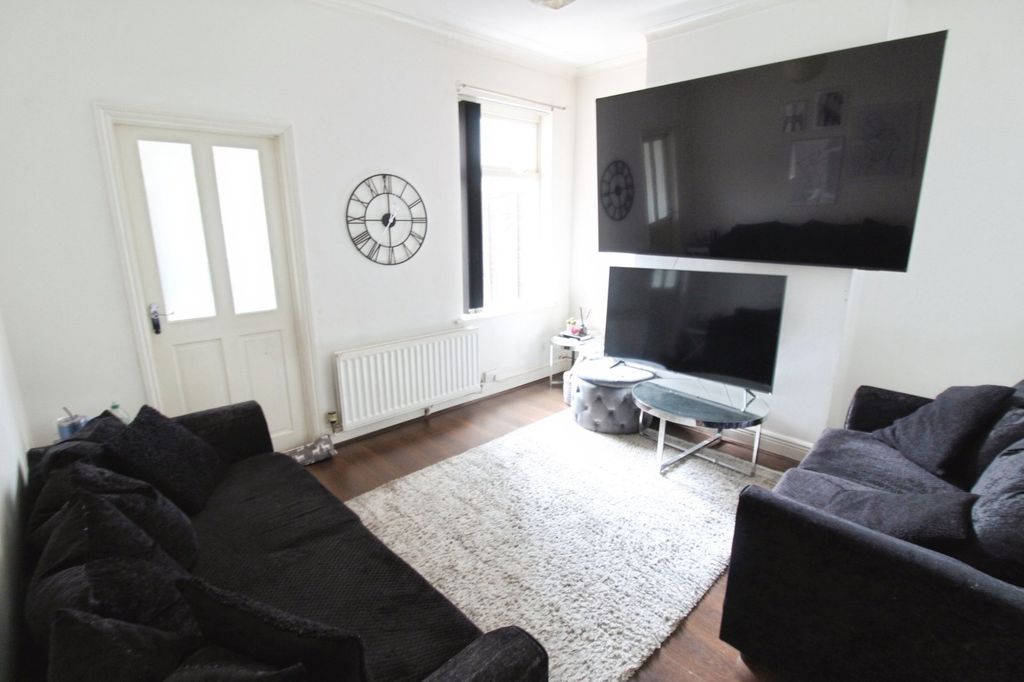 Property photo 3 of 8 Picture No. 10