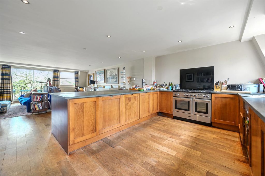 Property photo 3 of 11 Hammersmith Grove - Kitchen3 (1).Jpg