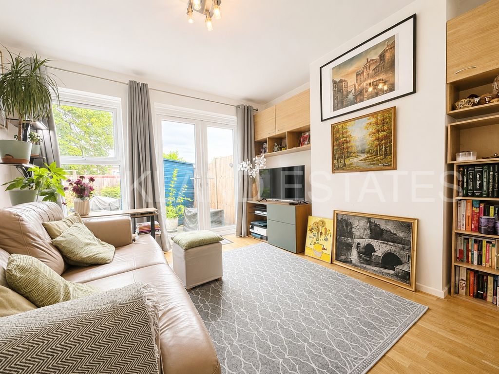 Property photo 3 of 12 Image00008