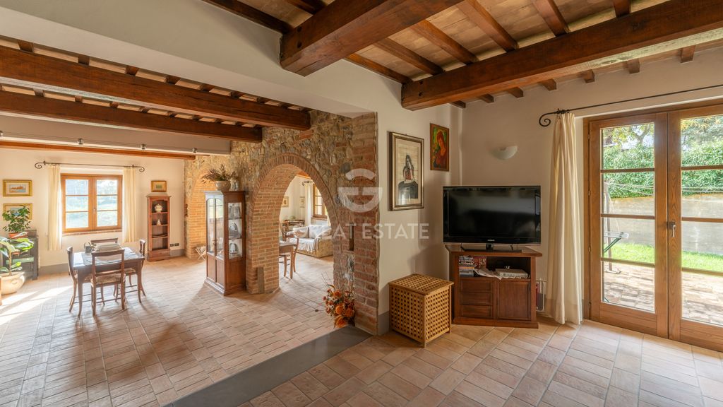 Property photo 2 of 39 Interiors