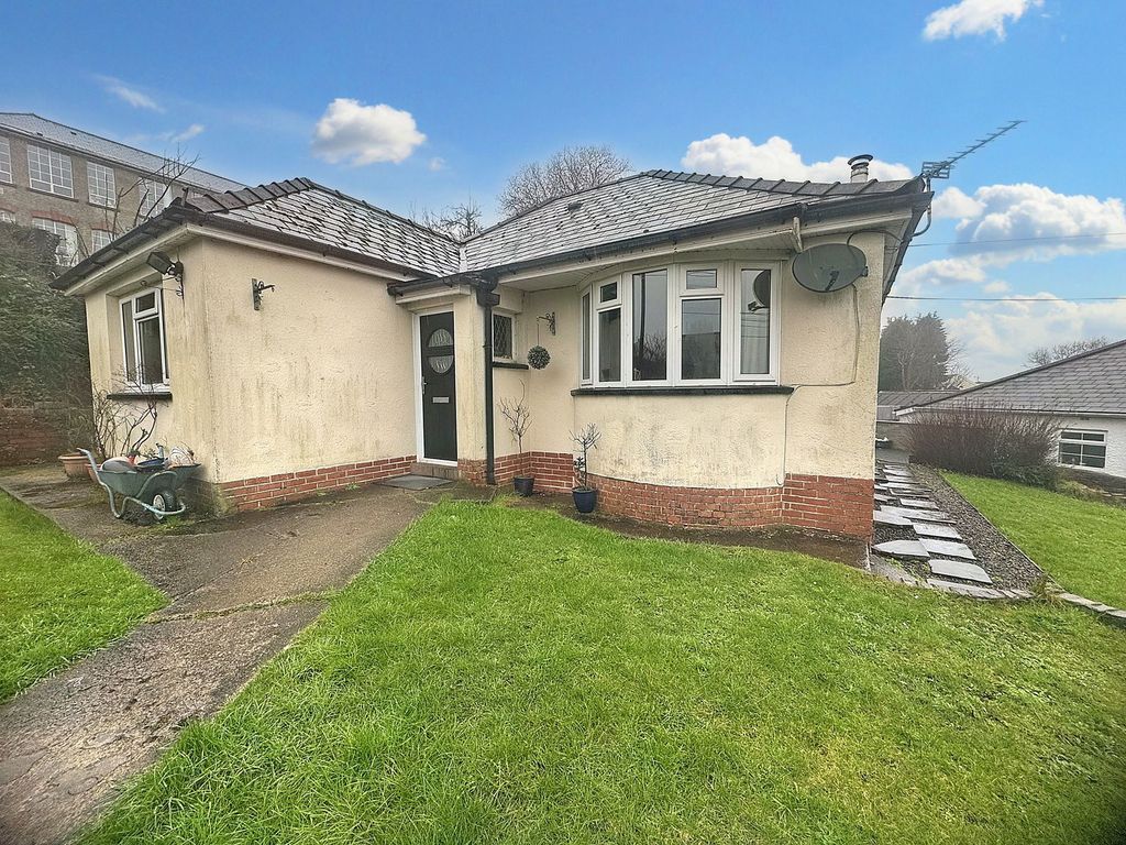 Property photo 2 of 28