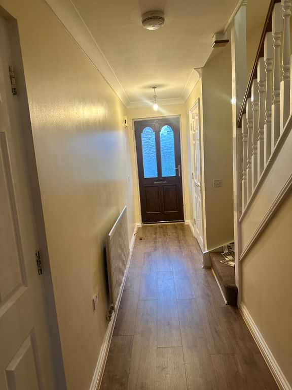 Property photo 3 of 13 Corridor