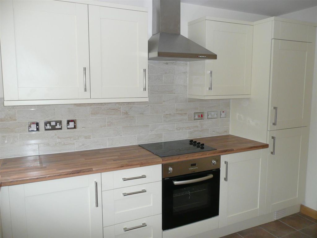 Property photo 1 of 8 Kitchen