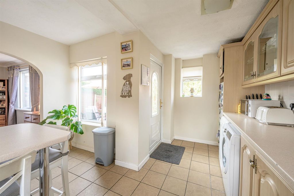 Property photo 3 of 23