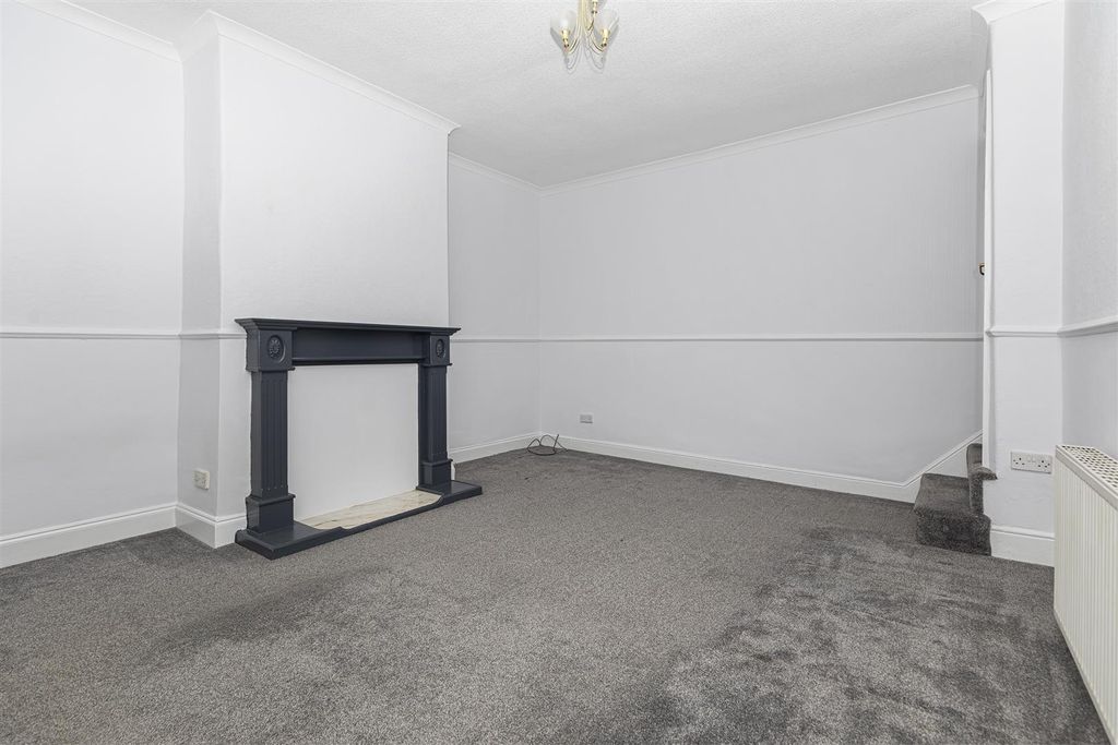 Property photo 3 of 33 Living Room