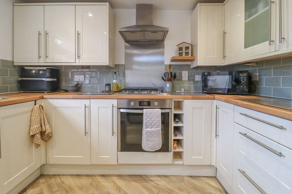 Property photo 3 of 25 3734497