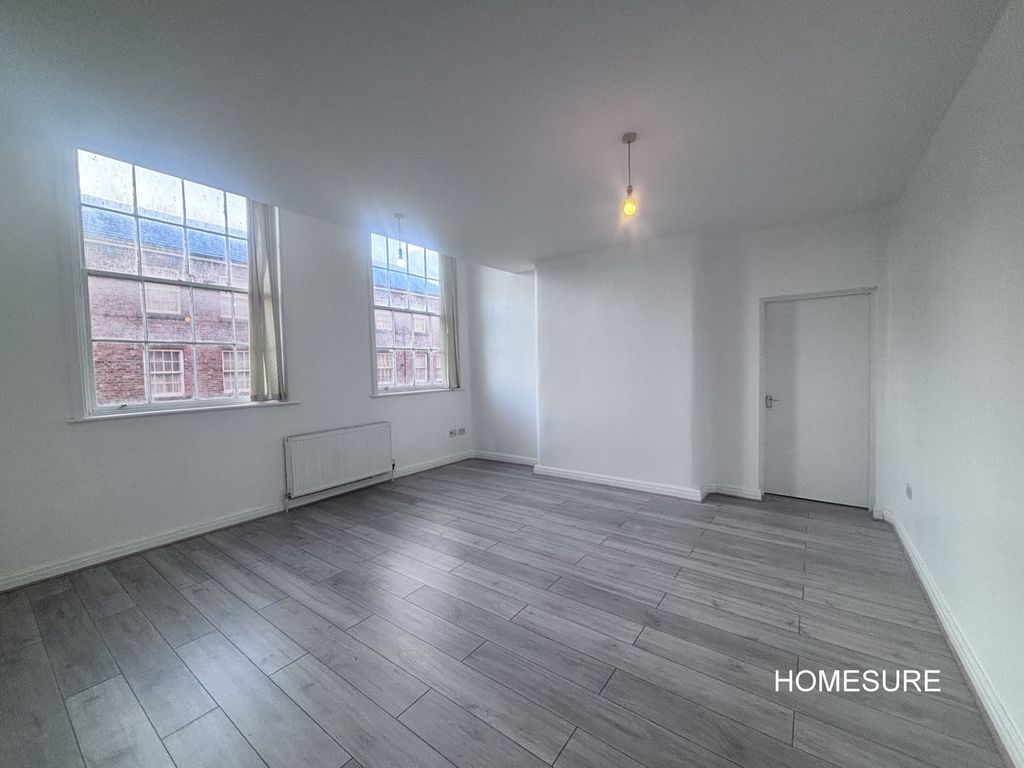 Property photo 2 of 6 108 Oakhouse - Lounge