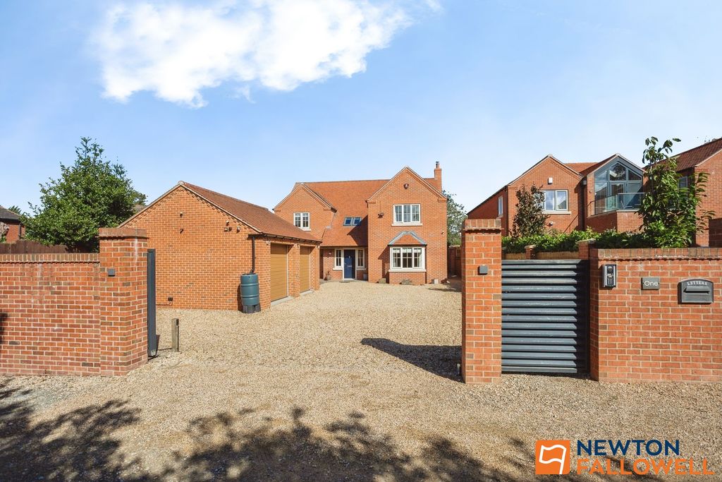 Property photo 1 of 37