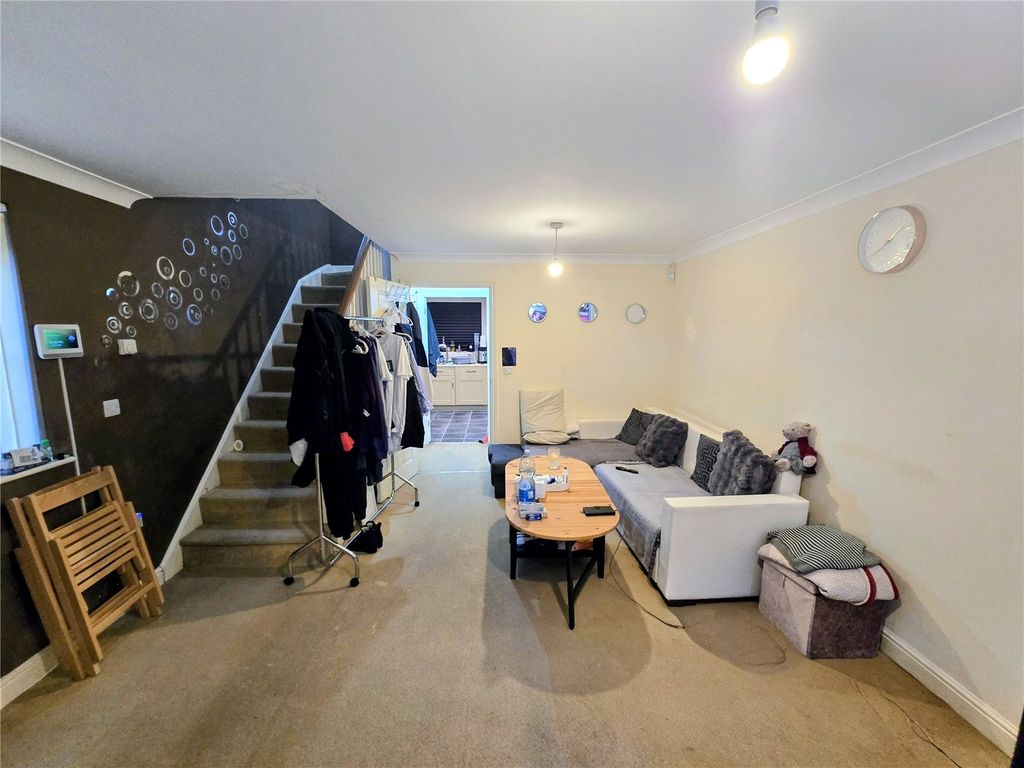 Property photo 2 of 9 Lounge