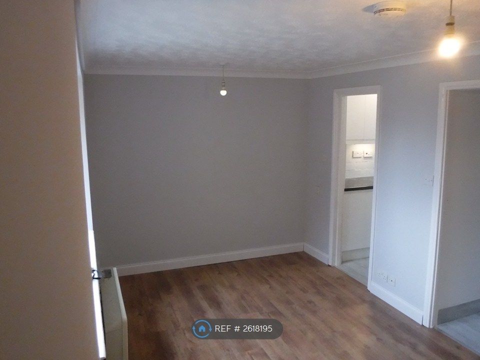 Property photo 3 of 11 Main Room