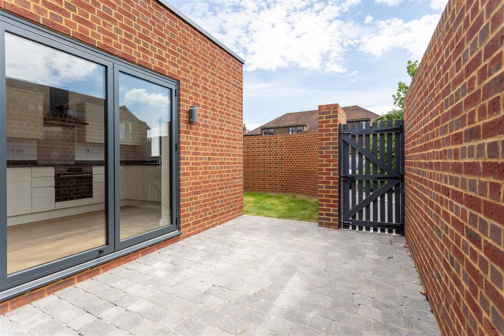 Property photo 2 of 16 Photo 3.Jpg