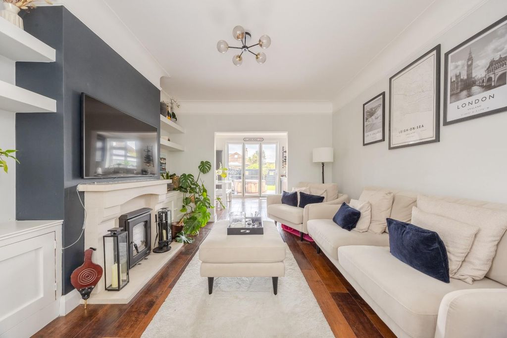 Property photo 2 of 30