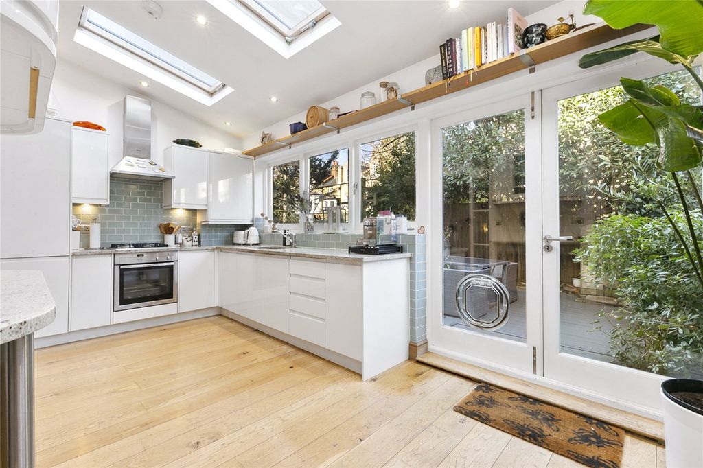 Property photo 2 of 13 Picture No. 21