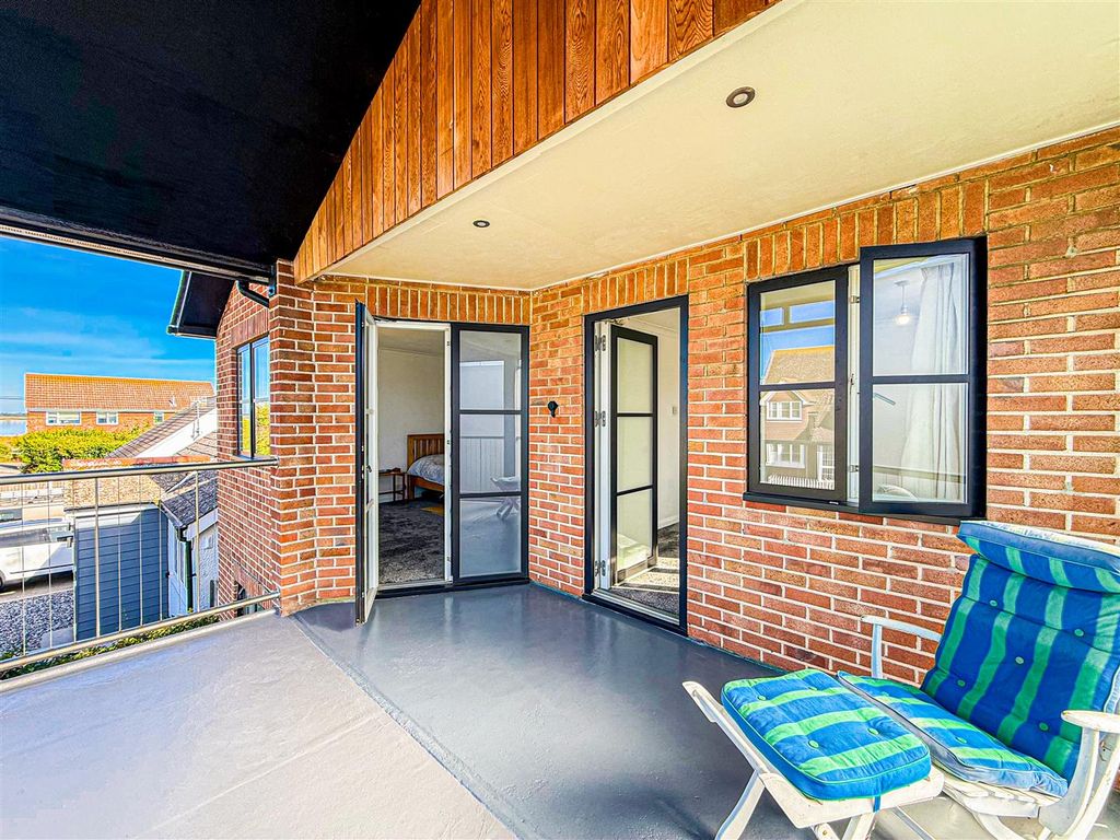 Property photo 2 of 27 Veranda