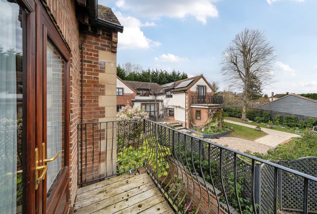 Property photo 2 of 12 1435018-16-69c3d9...