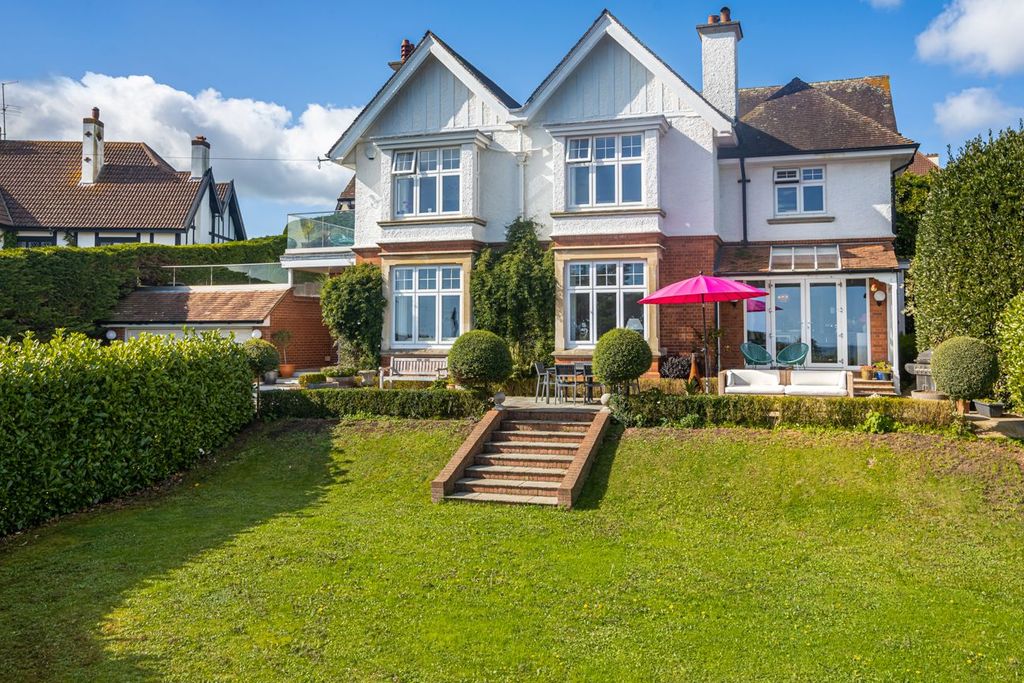 Property photo 1 of 32