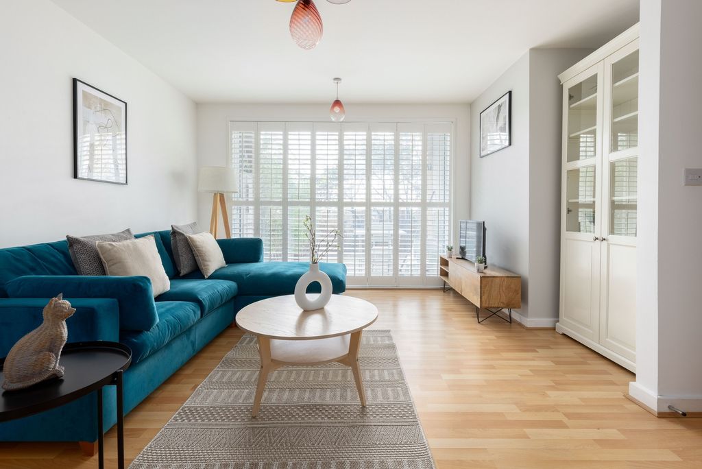 Property photo 1 of 35 Living Room