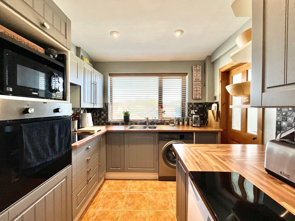 Property photo 3 of 31