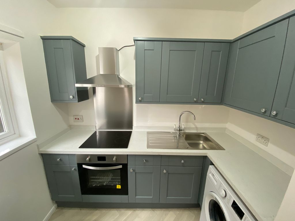 Property photo 3 of 17 Kitchen
