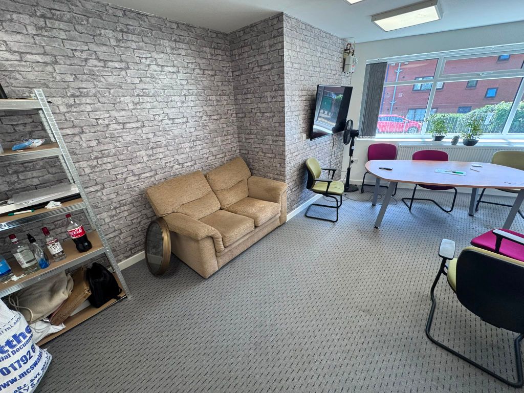 Property photo 2 of 8