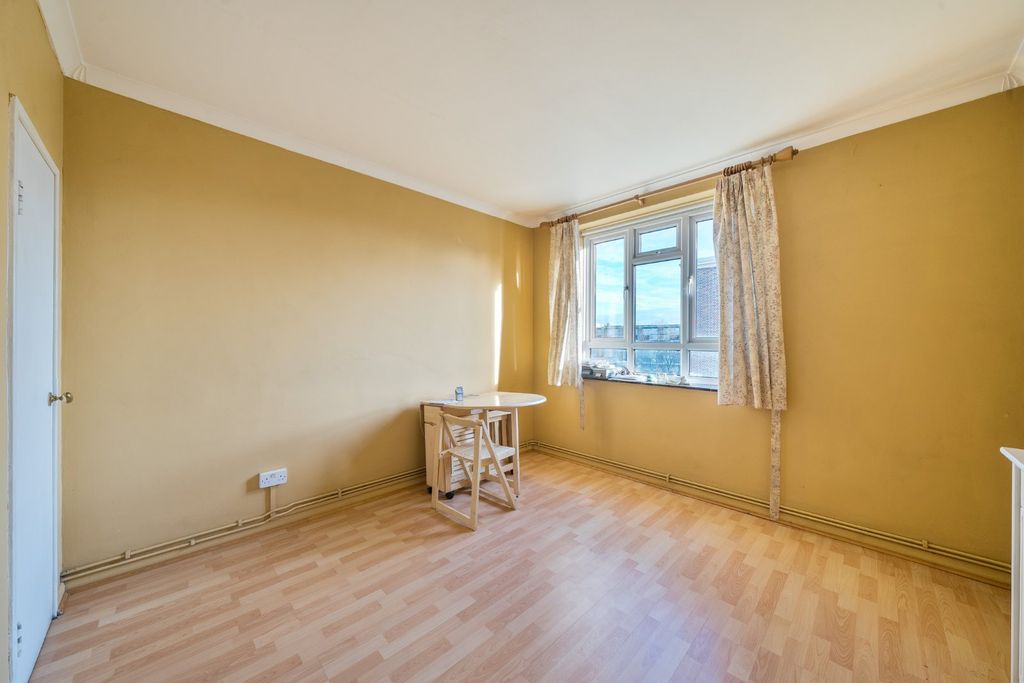 Property photo 2 of 16 Picture No. 12