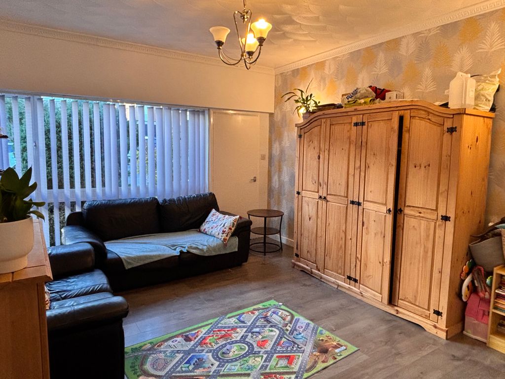 Property photo 3 of 9 Gallery