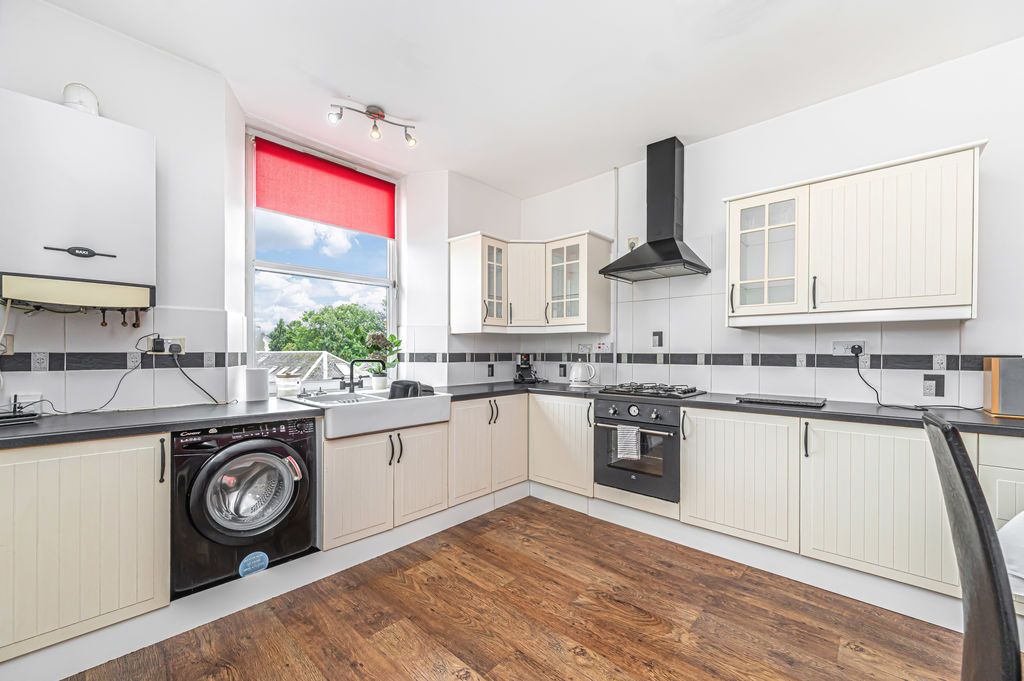 Property photo 2 of 16 Dining Kitchen