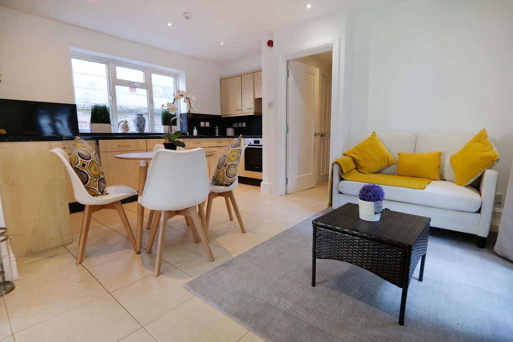 Property photo 1 of 13 3 Bed Garden Flat To Rent