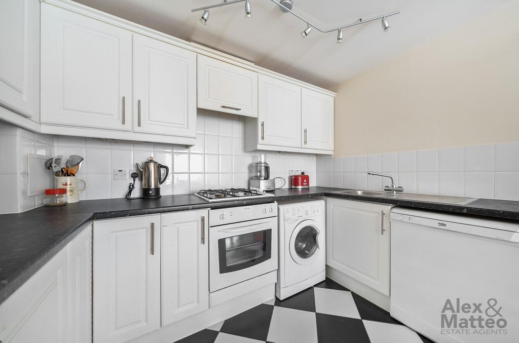 Property photo 3 of 14 Rotherhithe Street