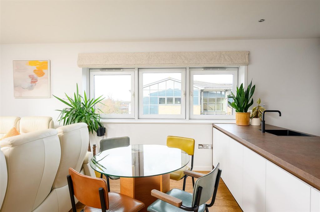 Property photo 2 of 21 Dining
