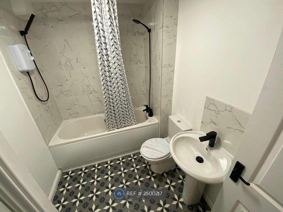 Property photo 3 of 7 Bathroom