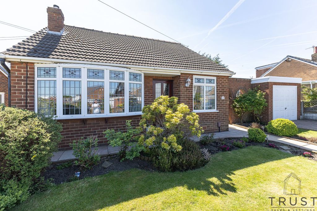 Property photo 2 of 32