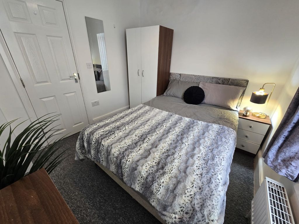 Property photo 1 of 2