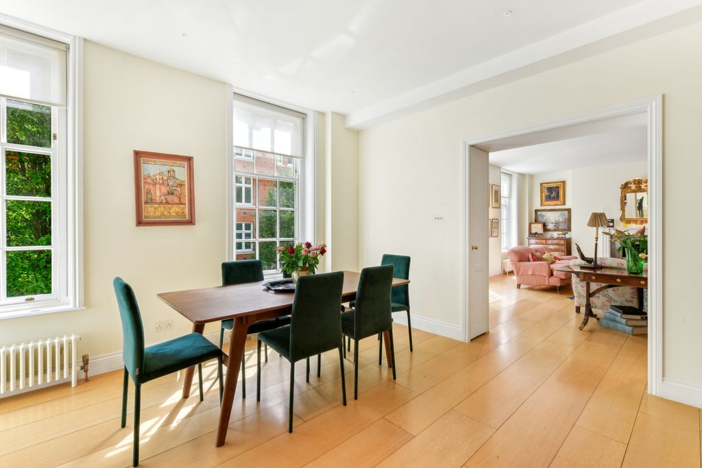 Property photo 3 of 10 Dining Area