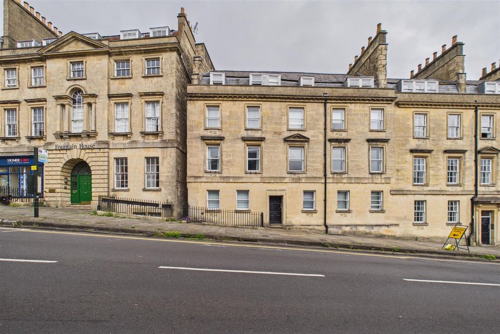 Property photo 2 of 19 Flat 5, 7 Fountain Buildings, Walcot, Bath BA1 5Du