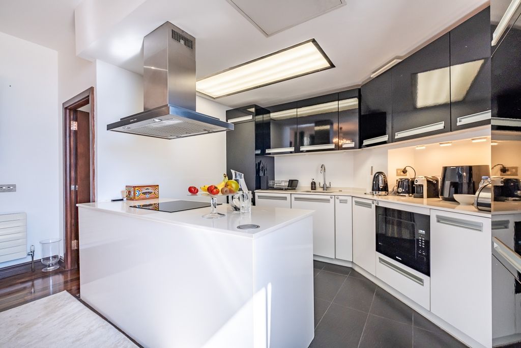 Property photo 2 of 14 Kithen
