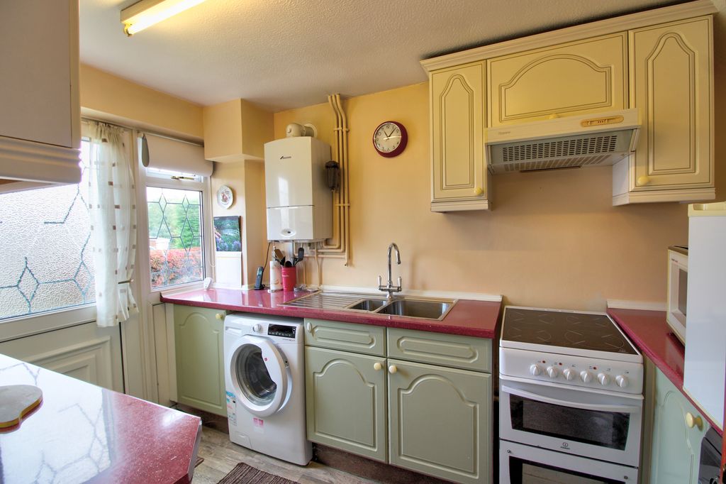 Property photo 2 of 18 Img_1019_20_21_Interior 4