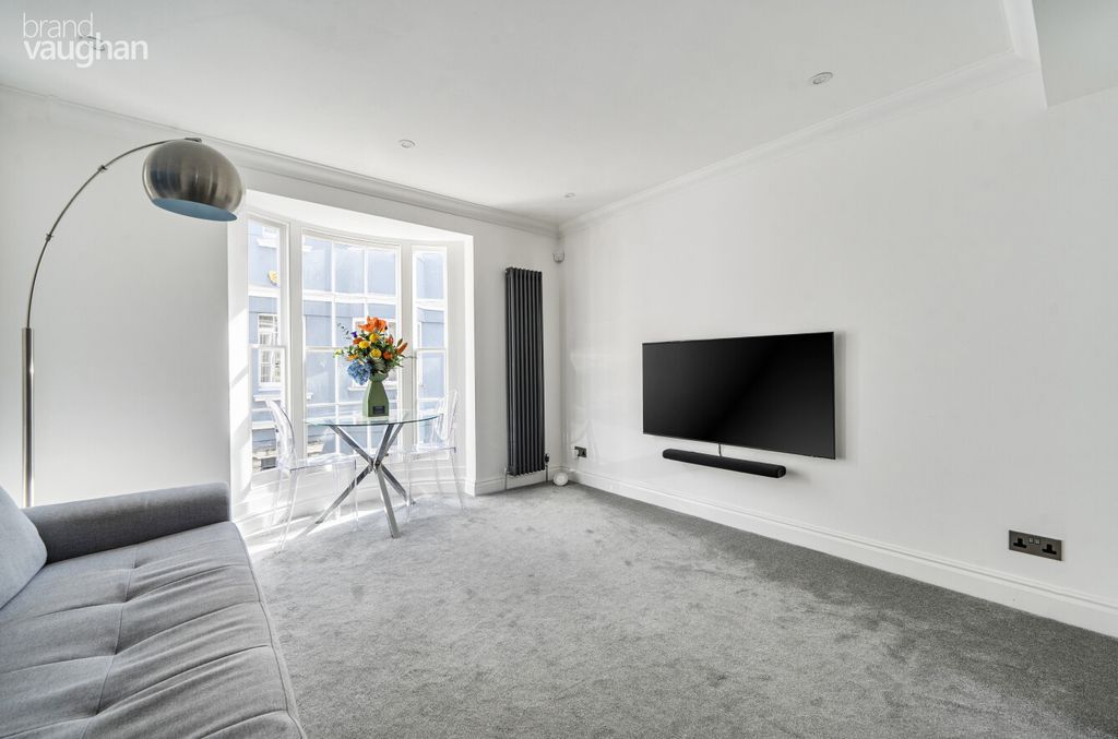 Property photo 2 of 14 1c1Ec531-Ef51-436...