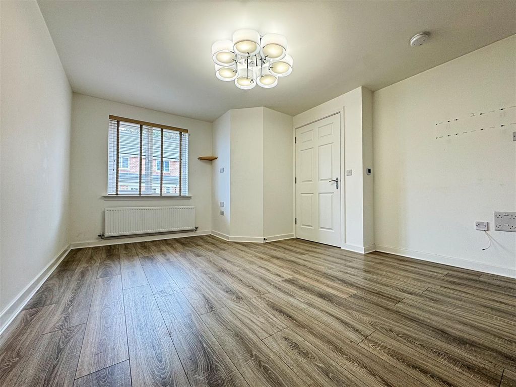 Property photo 2 of 14 Lounge