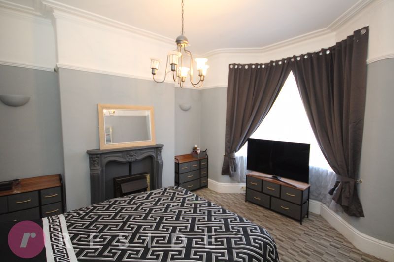 Property photo 3 of 8 Dining Room / Bedroom
