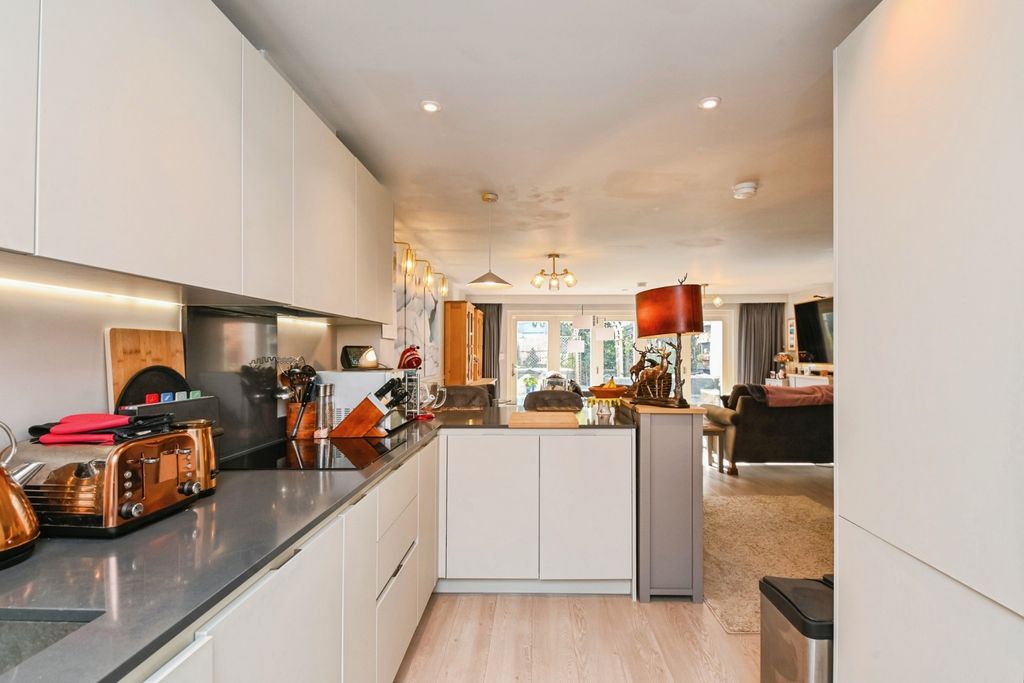 Property photo 2 of 12 Pbox-Img.Jpg