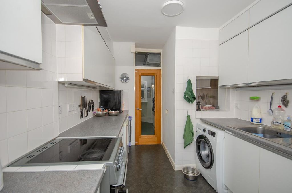 Property photo 3 of 21 Westbourne Rd-38.Jpg