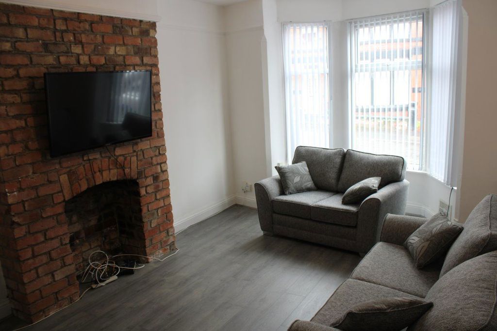 Property photo 2 of 27