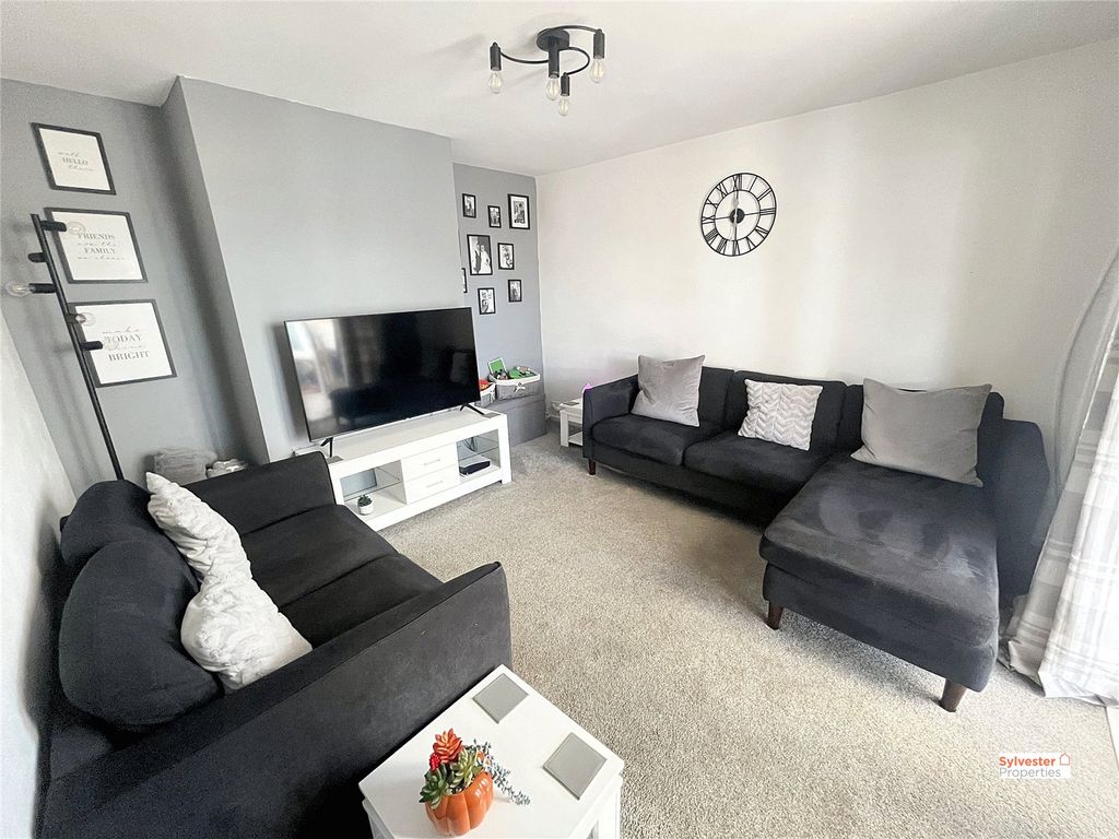 Property photo 3 of 33 Picture No. 15