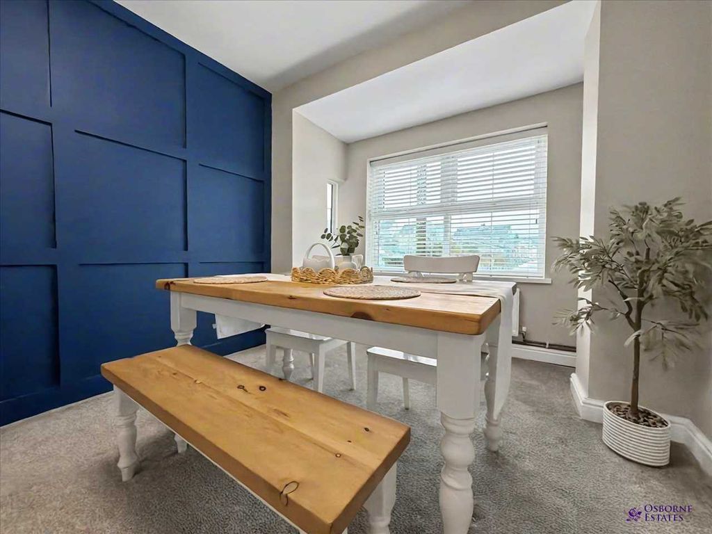 Property photo 3 of 24 Lounge/Diner