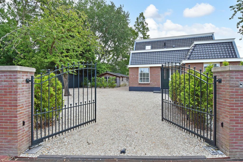 Property photo 2 of 66