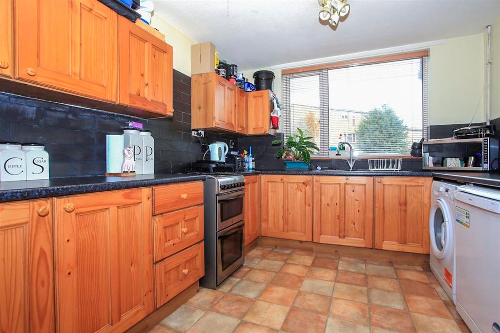 Property photo 2 of 10 Kitchen