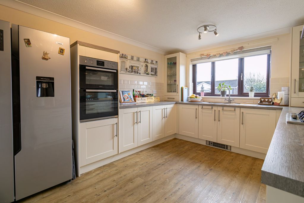 Property photo 2 of 39 3883635