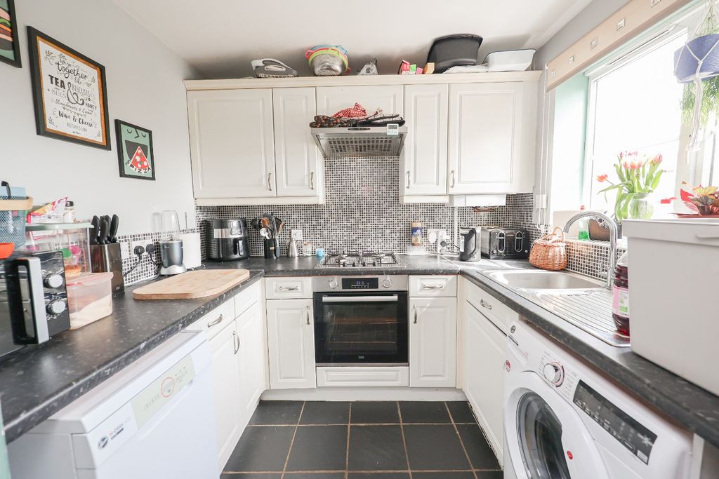 Property photo 3 of 12 4262073